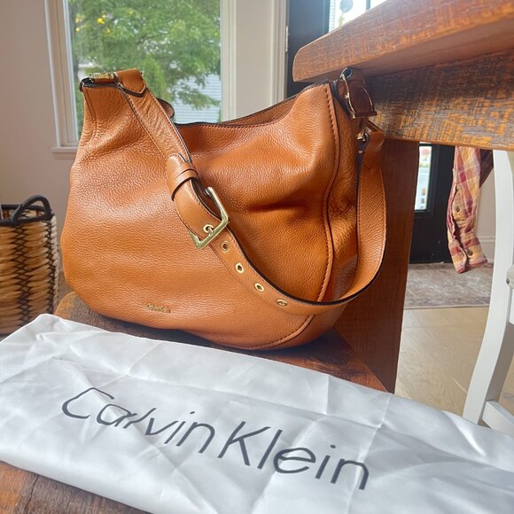 Calvin Klein Pebbled Leather Hobo Bag – Tan Caramel, Gold Hardware, Rare Find - Picture 2 of 11